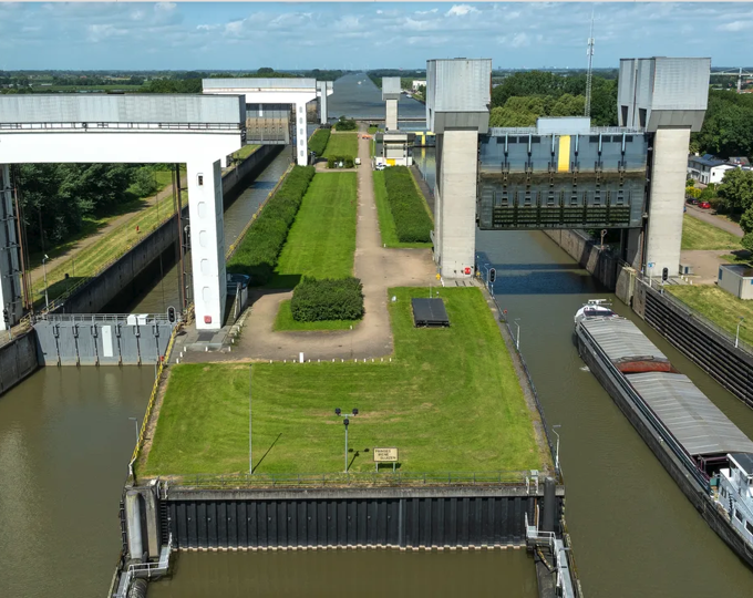 Onderhoud Amsterdam-Rijnkanaal gegund aan Combinatie Aqua Optimum
